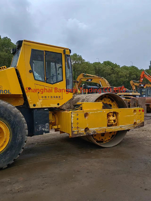 20トンのBOMAG BW 217D-2 ロードローラーで,グレード能力が30%で,2010年にドイツで製造された