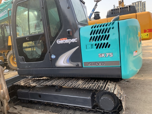 Kobelco SK75 掘削機は使用済みで,工事工事用に最適です.