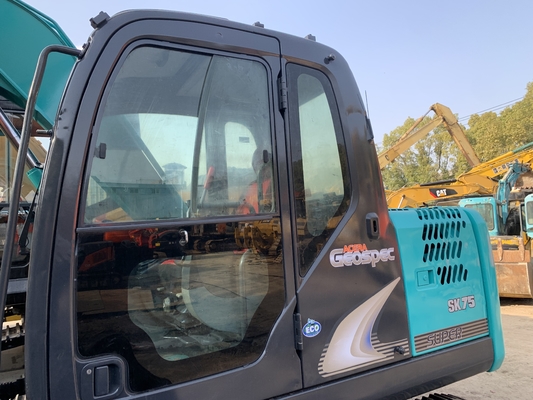 Kobelco SK75 掘削機は使用済みで,工事工事用に最適です.